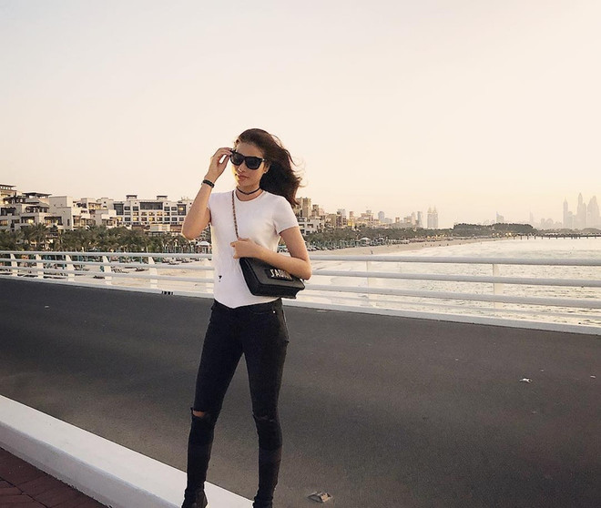 Mỹ nhân Việt khoe street style chất lừ với áo phông hàng hiệu ảnh 11