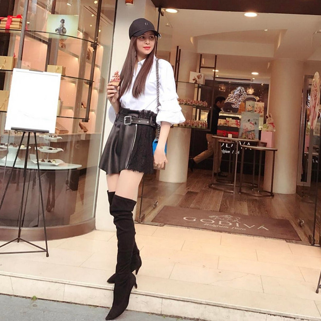 Mỹ nhân Việt khoe street style chất lừ với áo phông hàng hiệu ảnh 8