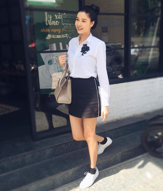 Mỹ nhân Việt khoe street style chất lừ với áo phông hàng hiệu ảnh 7