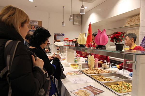 Đặc sắc gian hàng Việt Nam tại hội chợ thực phẩm quốc tế Ukraine ảnh 1