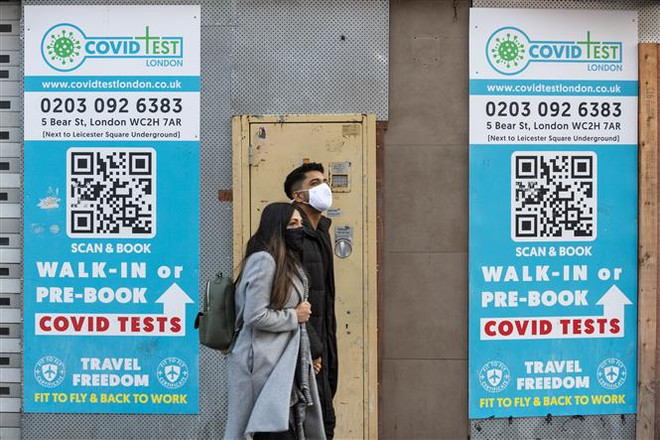 Bộ trưởng Anh: Omicron đang lây lan với tốc độ cực kỳ nguy hiểm ảnh 1