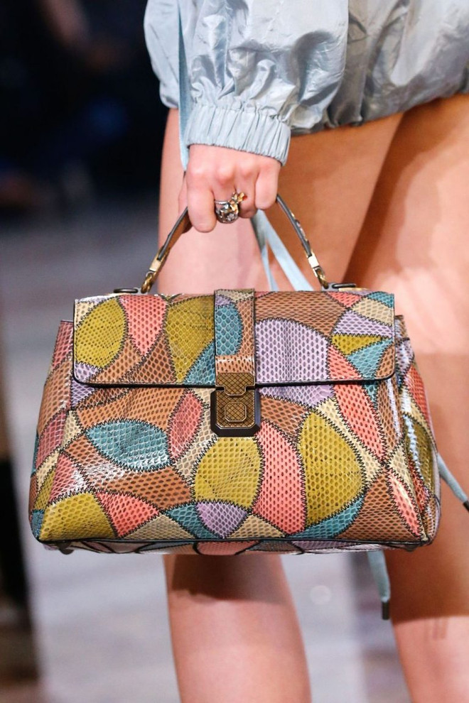 Điểm mặt 5 xu hướng túi xách hot nhất mùa Xuân Hè 2018 ảnh 10