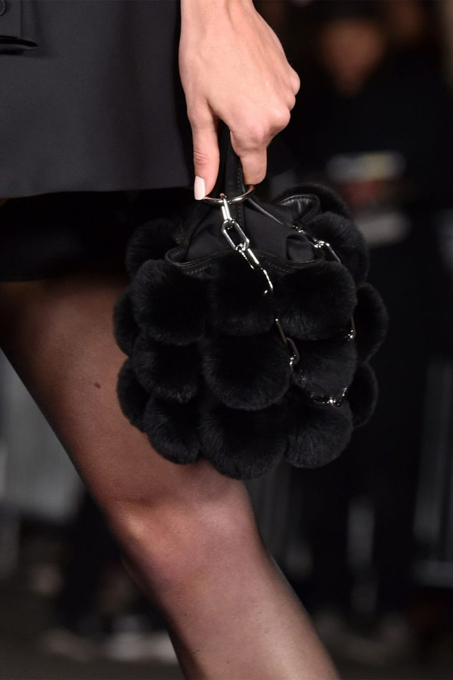 Điểm mặt 5 xu hướng túi xách hot nhất mùa Xuân Hè 2018 ảnh 23