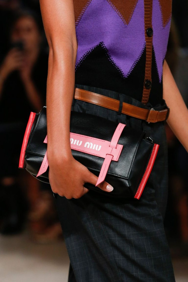 Điểm mặt 5 xu hướng túi xách hot nhất mùa Xuân Hè 2018 ảnh 3