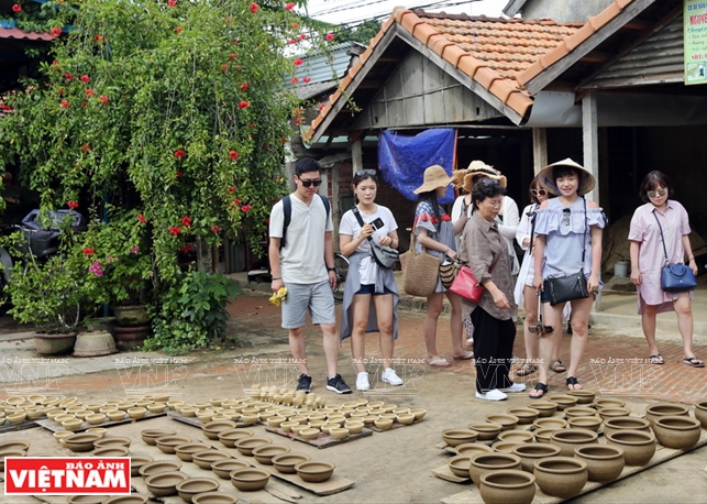 Cách thức sản xuất thủ công, gần như độc nhất của làng gốm Thanh Hà ảnh 8