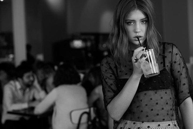 Adèle Exarchopoulos là nữ diễn viên chính của bộ phim ''Blue is the warmest color''. Vì sao phụ nữ Pháp không bao giờ lo béo, không có khái niệm giảm cân? ảnh 5