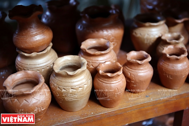 Cách thức sản xuất thủ công, gần như độc nhất của làng gốm Thanh Hà ảnh 10