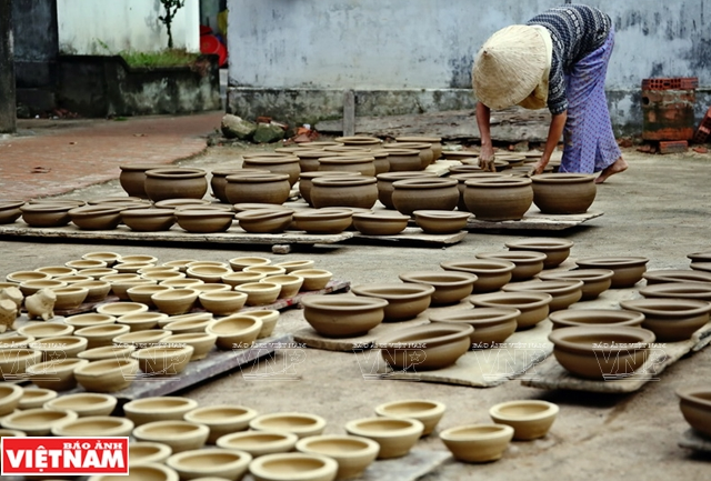 Cách thức sản xuất thủ công, gần như độc nhất của làng gốm Thanh Hà ảnh 3