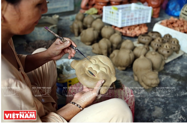 Cách thức sản xuất thủ công, gần như độc nhất của làng gốm Thanh Hà ảnh 4