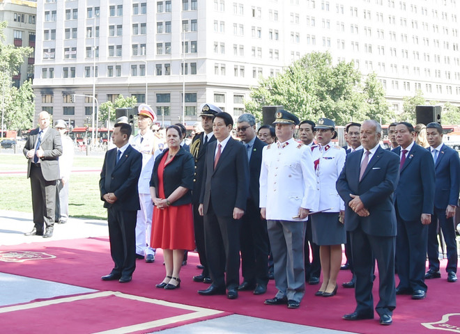 _chu_tich_nuoc_dat_hoa_tai_dai_tuong_niem_anh_hung bernardo_ohiggins (2).jpg