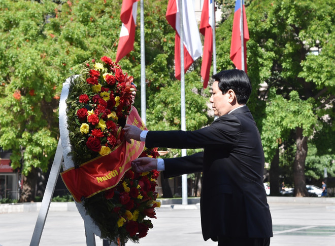 _chu_tich_nuoc_dat_hoa_tai_dai_tuong_niem_anh_hung bernardo_ohiggins (3).jpg