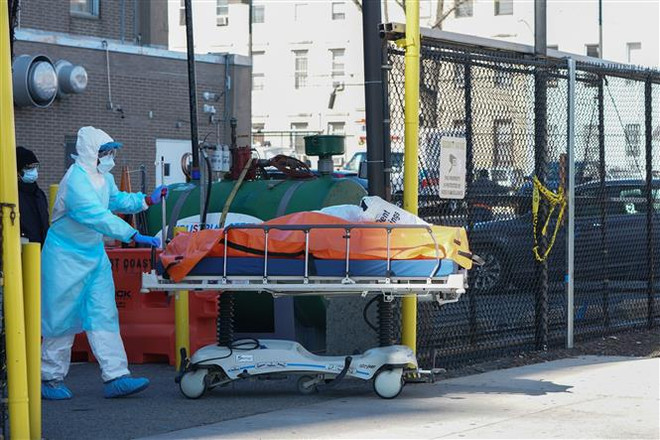 Dịch COVID-19 đến sáng 19/4: Toàn thế giới có hơn 2,3 triệu ca nhiễm ảnh 1