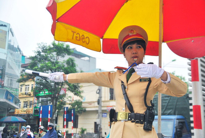 Những "bông hồng vàng" của Cảnh sát giao thông Hà Nội ảnh 2
