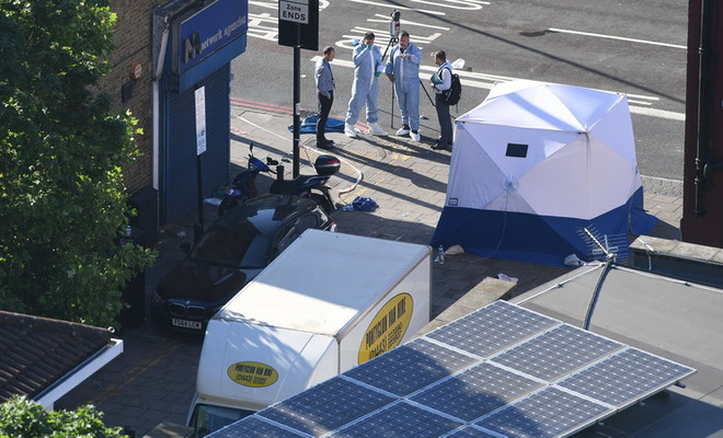 Thủ tướng Anh lên án vụ đâm xe vào người Hồi giáo ở London ảnh 1