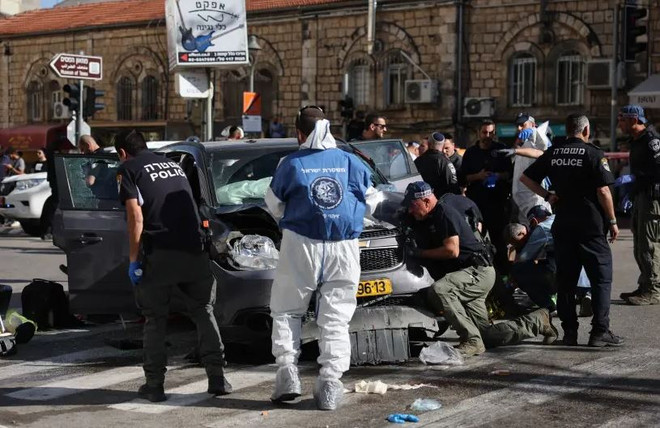 Israel: Một kẻ khủng bố lao xe vào đám đông, 5 người Do Thái bị thương ảnh 1
