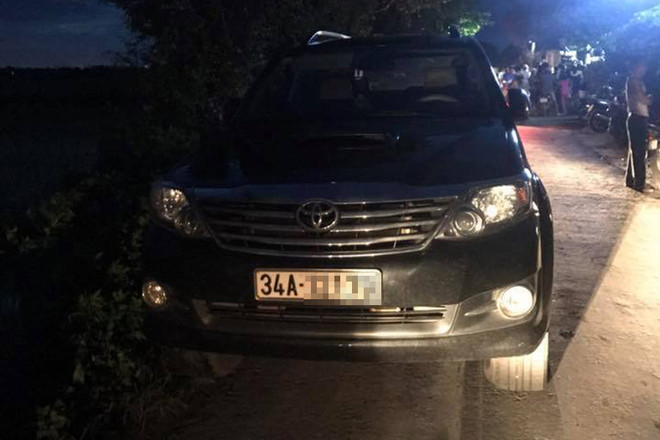 Hải Dương: Người dân đốt trụi xe Fortuner vì nghi bắt cóc trẻ em ảnh 1