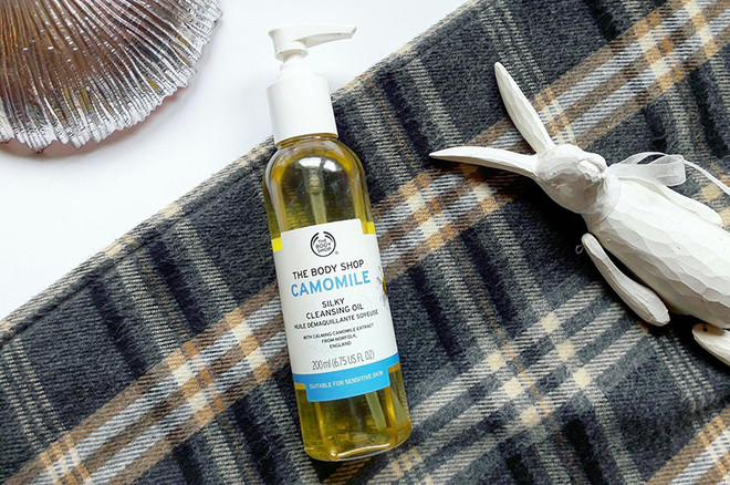 Những công dụng của dầu tẩy trang có thể bạn chưa biết ảnh 4