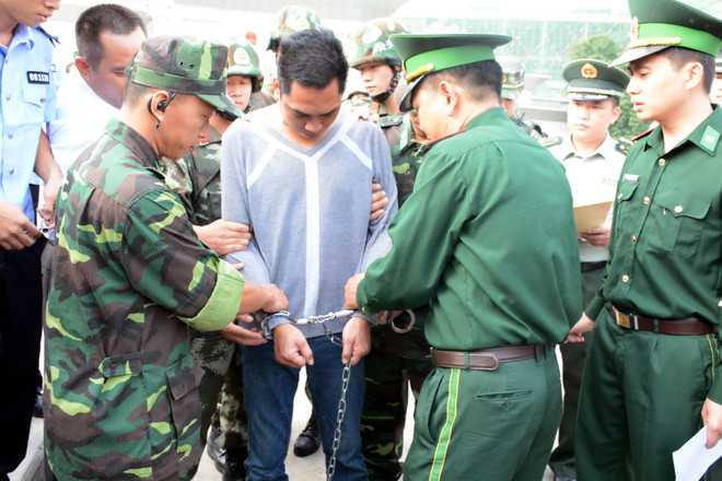 Phối hợp công an Trung Quốc bắt giữ 2 đối tượng bị truy nã ảnh 1