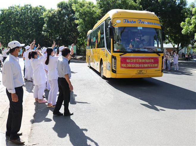 Cán bộ y tế Lâm Đồng, Ninh Thuận hỗ trợ TP.HCM chống dịch ảnh 1