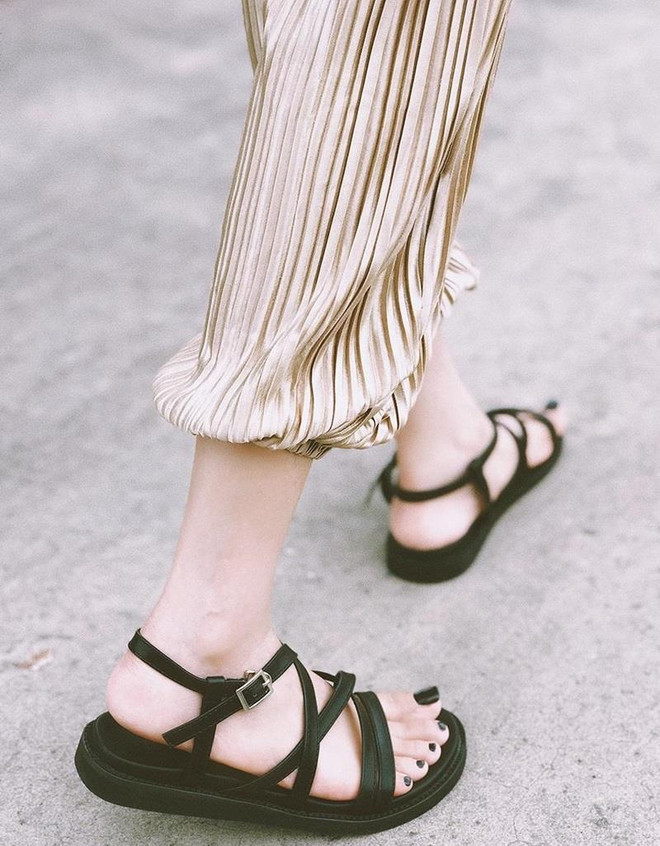 9 món đồ các chị em sành điệu phải có trong ngày nắng nóng ảnh 4