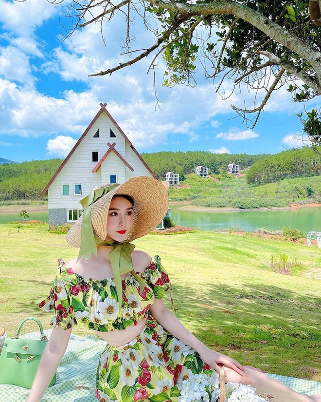 Mỹ nhân Việt đón hè với loạt trang phục street style ngập sắc pastel ảnh 5