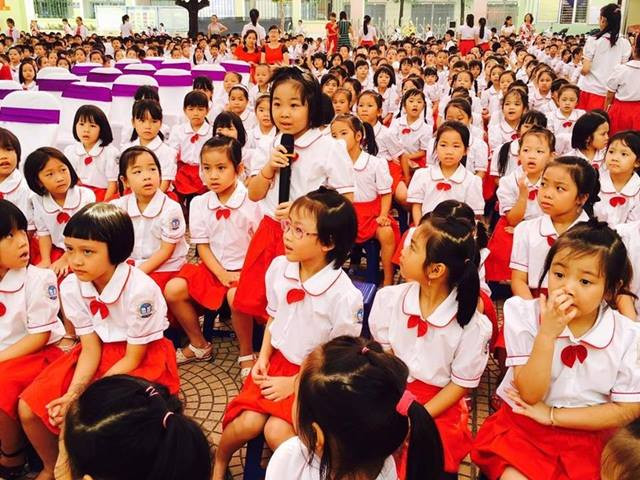 Học sinh trường tiểu học Mai Dịch tham gia buổi tuyên truyền về vệ sinh cá nhân và môi trường vào tháng 10/2016 (Ảnh: Trường tiểu học Mai Dịch) Công bố kết luận về nghi vấn gần 70 học sinh tiểu học ngộ độc ảnh 1