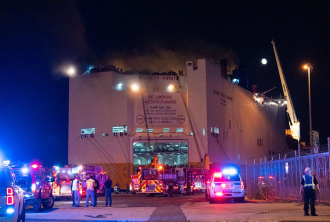 Mỹ: Bị mắc kẹt khi chữa cháy trên tàu chở hàng, 2 lính cứu hỏa tử vong ảnh 1