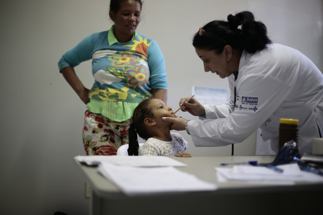 Ảnh minh họa. (Nguồn: Reuters) Đoàn y tế Cuba cứu sống hơn 298.000 bệnh nhân Guatemala ảnh 1