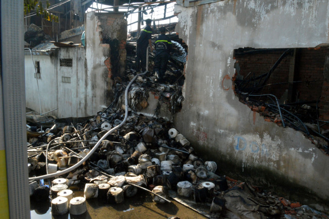 TP. HCM: Cháy nổ lớn tại xưởng dệt, một công nhân tử vong ảnh 1