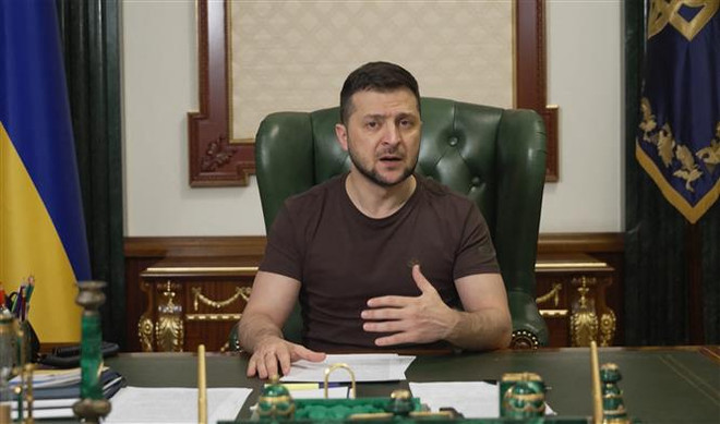 Tổng thống Ukraine Volodymyr Zelensky phát biểu tại Kiev. (Ảnh: AFP/TTXVN) Ukraine không có kế hoạch thúc đẩy gia nhập NATO trong tương lai gần ảnh 1