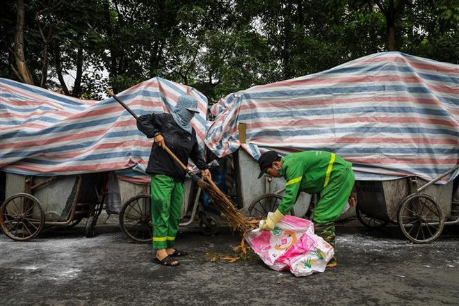Hà Nội: Thu nhập sụt giảm, nhiều công nhân môi trường xin nghỉ việc ảnh 1