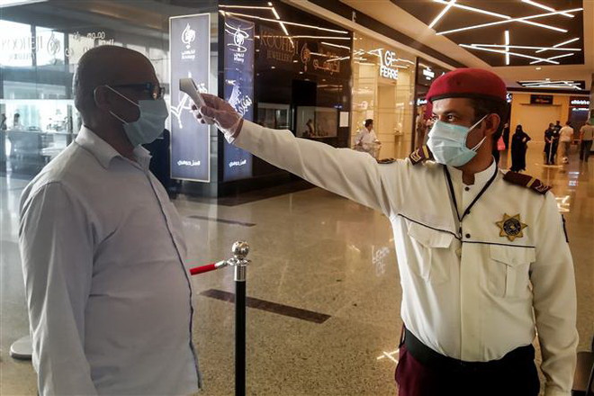 Saudi Arabia bỏ lệnh giới nghiêm, khôi phục tất cả hoạt động kinh tế ảnh 1