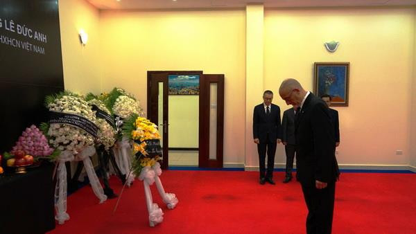 Tướng lĩnh, sỹ quan quân đội Campuchia viếng Đại tướng Lê Đức Anh ảnh 2