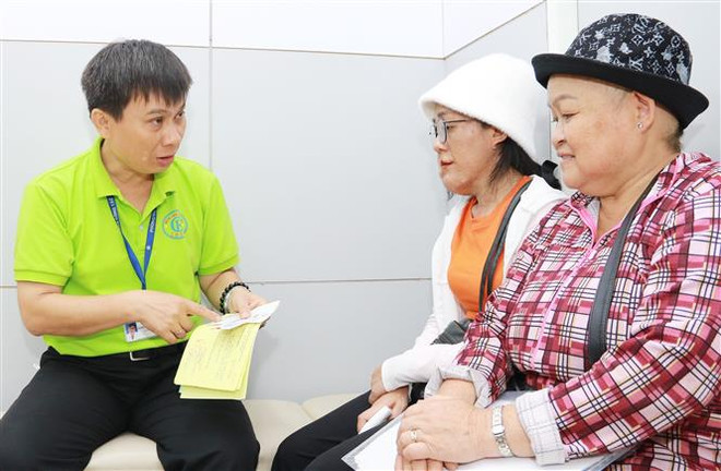 Chuyện về tỷ phú 0 đồng: Ngành y là duyên, công tác xã hội là nghiệp ảnh 3