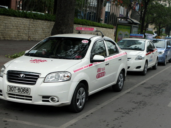 Hà Nội: Bắt 2 đối tượng cướp tài sản của tài xế taxi ảnh 1