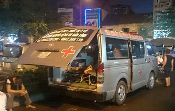 Triệu tập 3 đối tượng chặn xe chở thi thể cháu bé tại bệnh viện ảnh 1