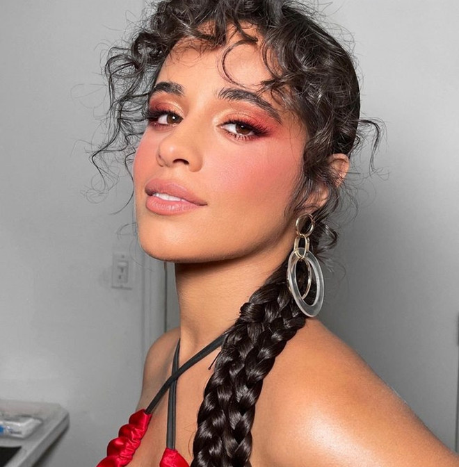 Xu hướng làm đẹp lấy cảm hứng từ sắc màu của 2023 Viva Magenta ảnh 5