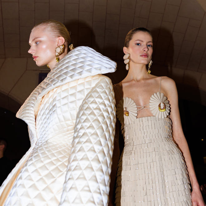 Hỏa ngục của đại thi hào Dante qua lăng kính thời trang Roseberry ảnh 1