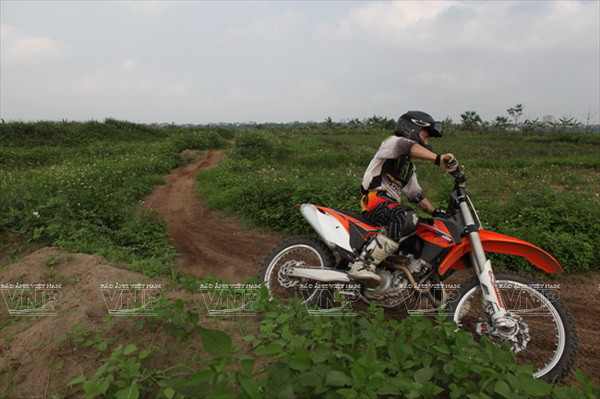 Niềm đam mê chơi môtô địa hình của giới trẻ Hà Nội ảnh 7