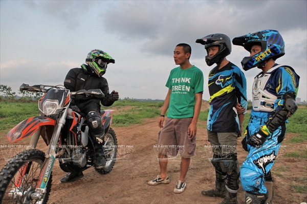 Niềm đam mê chơi môtô địa hình của giới trẻ Hà Nội ảnh 4