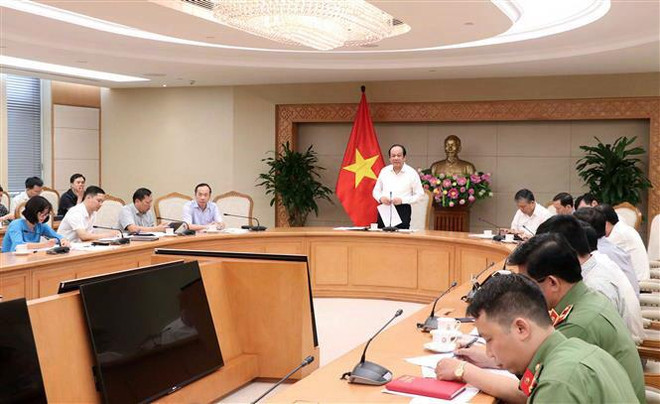 Bộ trưởng, Chủ nhiệm Văn phòng Chính phủ Mai Tiến Dũng, Tổ trưởng Tổ công tác chủ trì buổi làm việc. (Ảnh: Văn Điệp/TTXVN) Bộ trưởng Mai Tiến Dũng: Ứng dụng mạnh mẽ xử lý hồ sơ trên nền điện tử ảnh 2