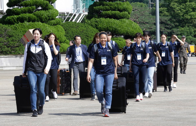 Đội thể thao chung liên Triều mặc đồng phục do Hàn Quốc sản xuất ảnh 1