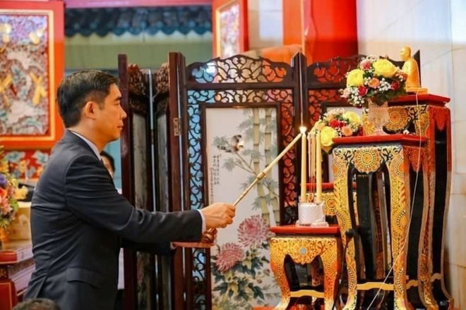 Đại sứ Việt Nam tại Thái Lan Phạm Việt Hùng tham dự buổi lễ. (Ảnh: TTXVN phát) ttxvn-phat_giao_viet_nam 2.jpg