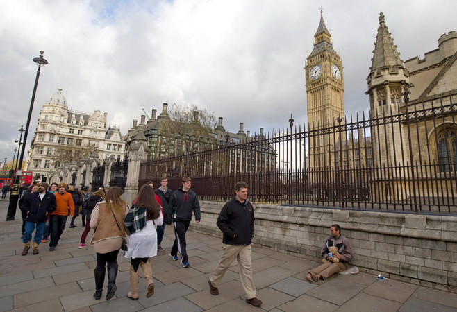 Anh đối mặt với thách thức thiếu nhân lực giỏi ngoại ngữ ảnh 1