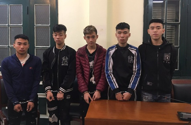 Hà Nội: Truy bắt nhanh ổ nhóm dùng dao kiếm để cướp trong đêm ảnh 1