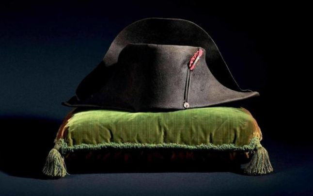 Đấu giá chiếc mũ được xác nhận có dấu vết ADN của Napoleon ảnh 1