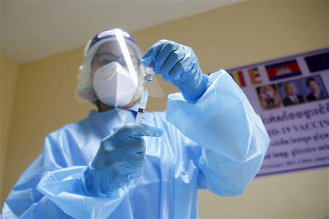 Campuchia: Số ca nhập cảnh tăng, 95% người trưởng thành đã tiêm phòng ảnh 1