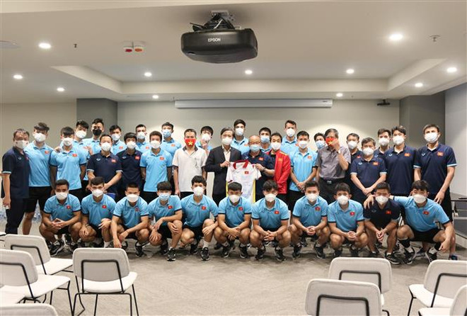 Đại sứ Việt Nam tại Australia tới thăm, động viên đội tuyển Việt Nam ảnh 1