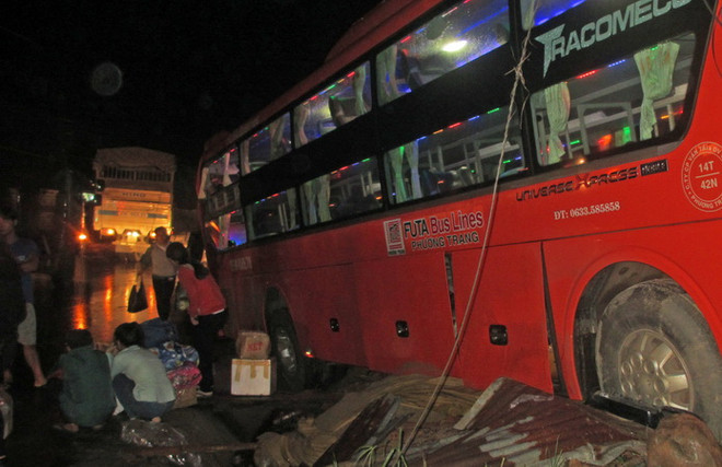 Xe giường nằm va chạm với xe tải khiến một người tử vong ảnh 1