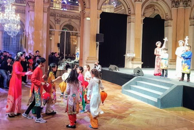 Xuân quê hương đến với cộng đồng người Việt Nam tại Pháp ảnh 3